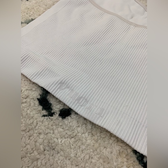 Vuori Simplicity White Ribbed Halter Neck Crop Top - Picture 3 of 9